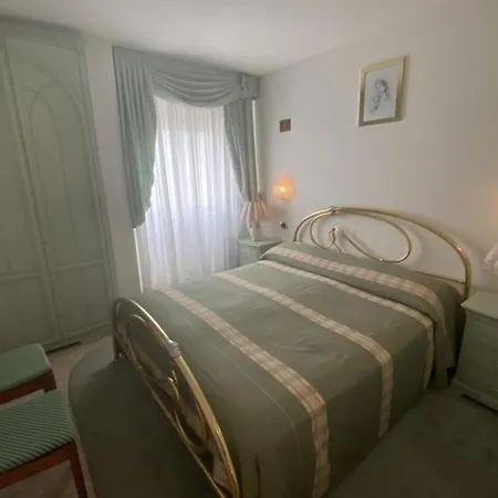 Beachside Comfort In A Great Location Apartment *