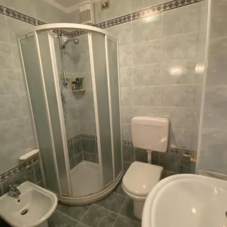Beachside Comfort In A Great Location Apartment