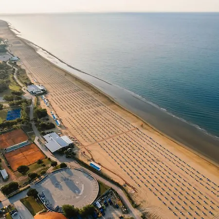 Beachside Comfort In A Great Location *