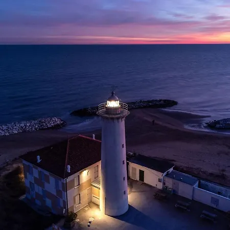 Beachside Comfort In A Great Location *
