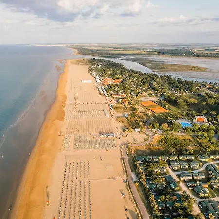 Apartment Beachside Comfort In A Great Location *